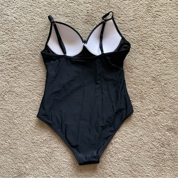 Beachsissi Swimsuit One Piece Women’s M Black Classic Beach Pool Vacation Lake - Picture 10 of 10